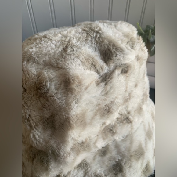 Laundry by Shelli Seg bucket hat - Picture 3 of 4